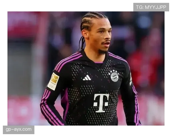 萨内职业生涯盘点：顶级边锋如何成就绿茵辉煌