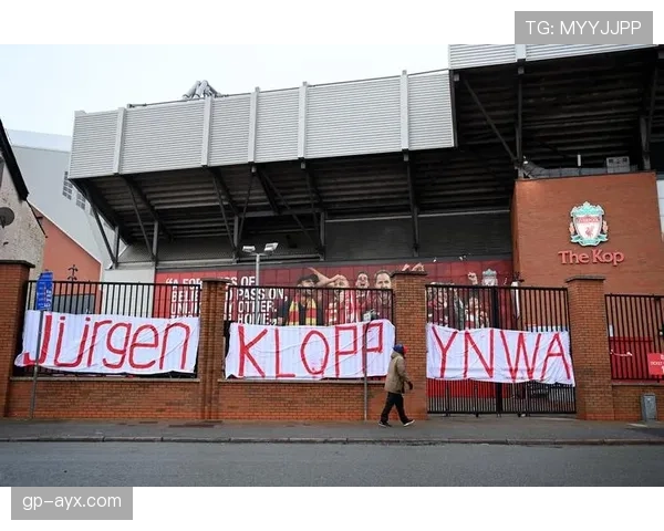 富勒姆球迷集体发声抗议，呼吁俱乐部倾听民意共促球队发展