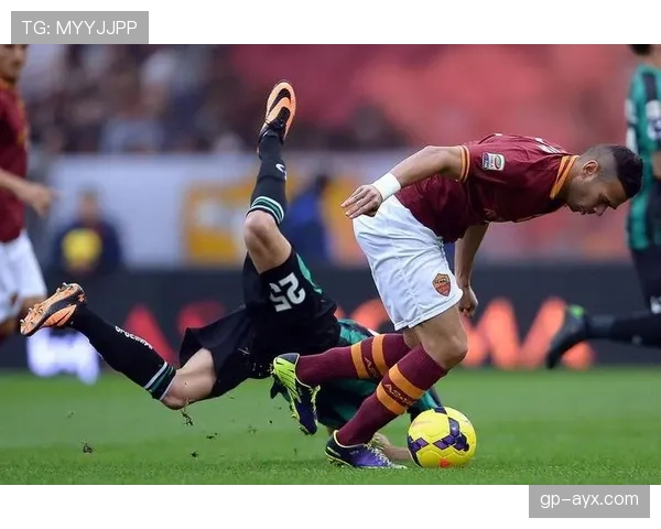 哥伦比亚队边路进攻势如破竹，状态回暖强势撕裂对手防线