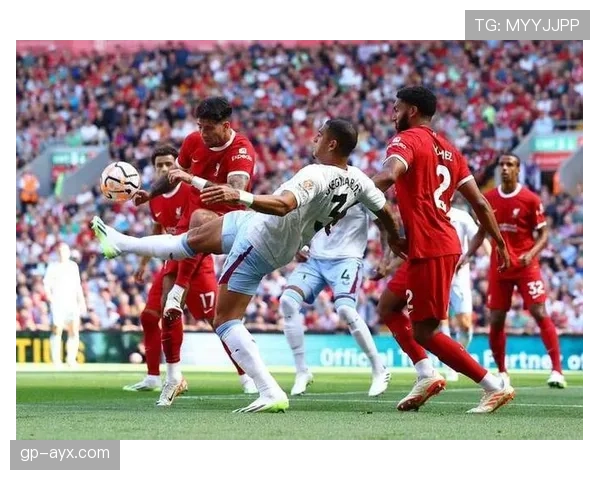 巴黎圣日耳曼中场统治力不足,攻防转换失衡问题逐步反映在比赛走势中 巴黎圣日耳曼中场统治力不足,攻防转换失衡问题逐步反映在比赛走势中