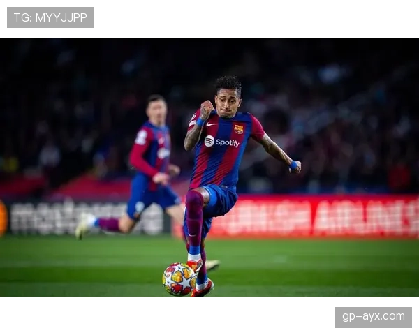 巴萨重返欧冠强队行列趋势初显，对赛季竞争格局带来阶段性变化